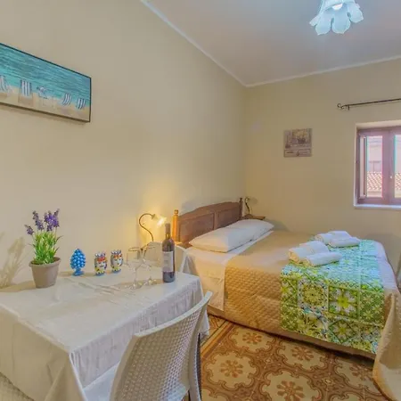 Domus Aurea Apartmán *